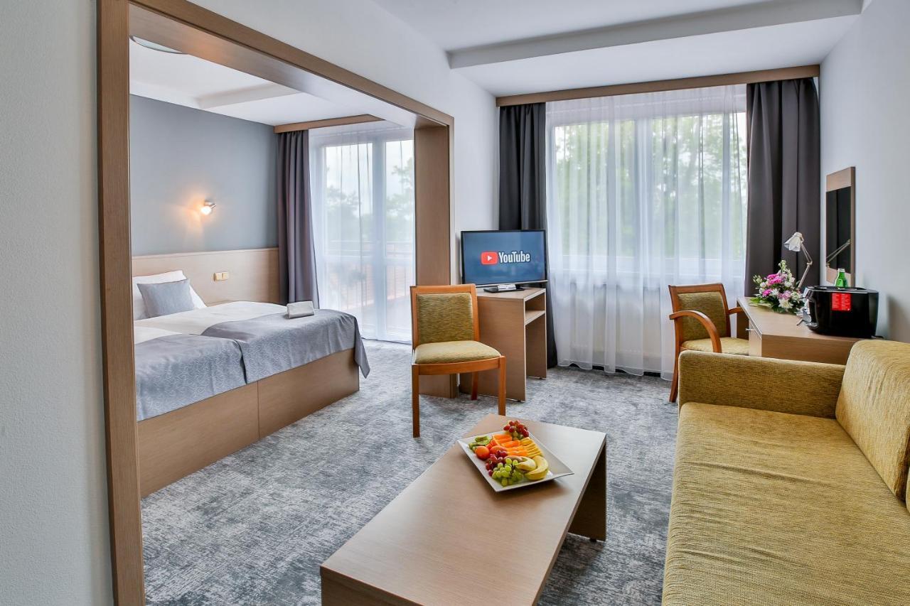Lh Parkhotel Hluboka Nad Vltavou Congress & Wellness Экстерьер фото