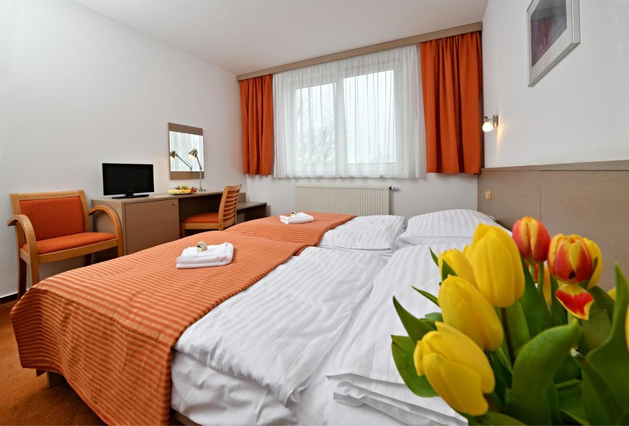 Lh Parkhotel Hluboka Nad Vltavou Congress & Wellness Экстерьер фото