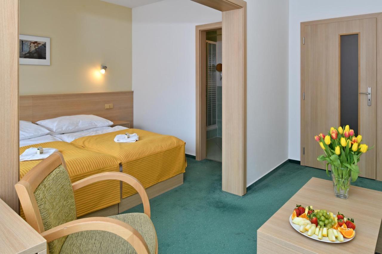 Lh Parkhotel Hluboka Nad Vltavou Congress & Wellness Экстерьер фото