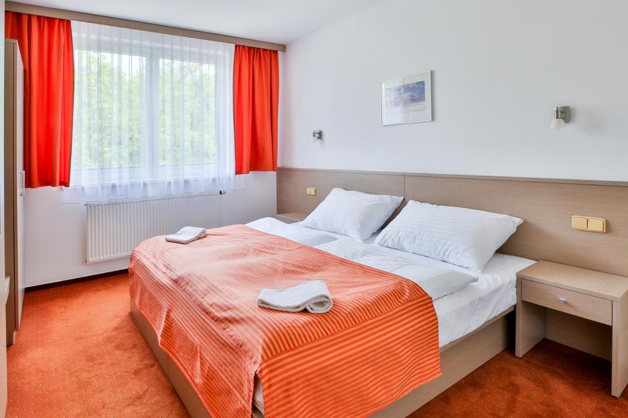 Lh Parkhotel Hluboka Nad Vltavou Congress & Wellness Экстерьер фото