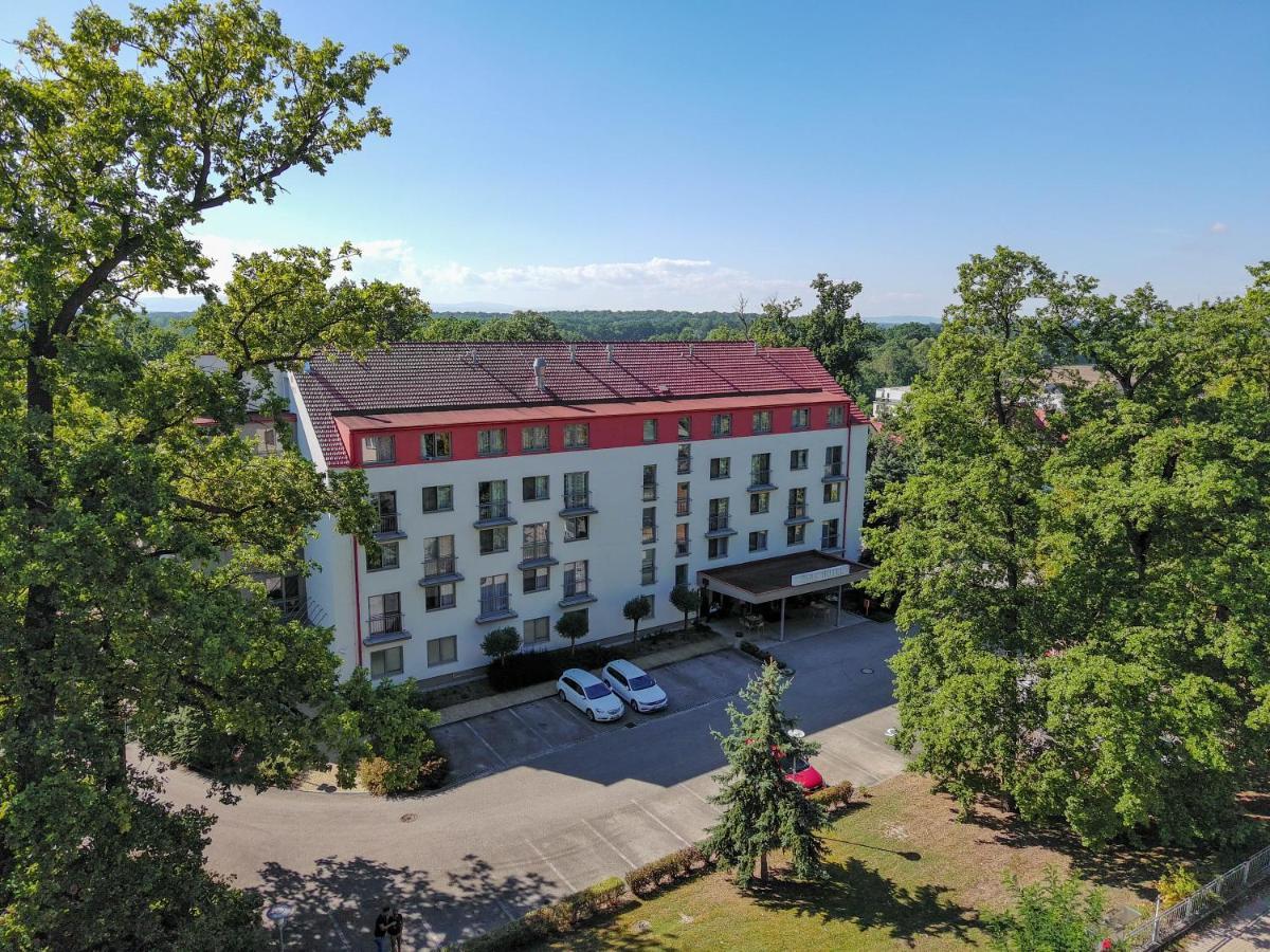 Lh Parkhotel Hluboka Nad Vltavou Congress & Wellness Экстерьер фото