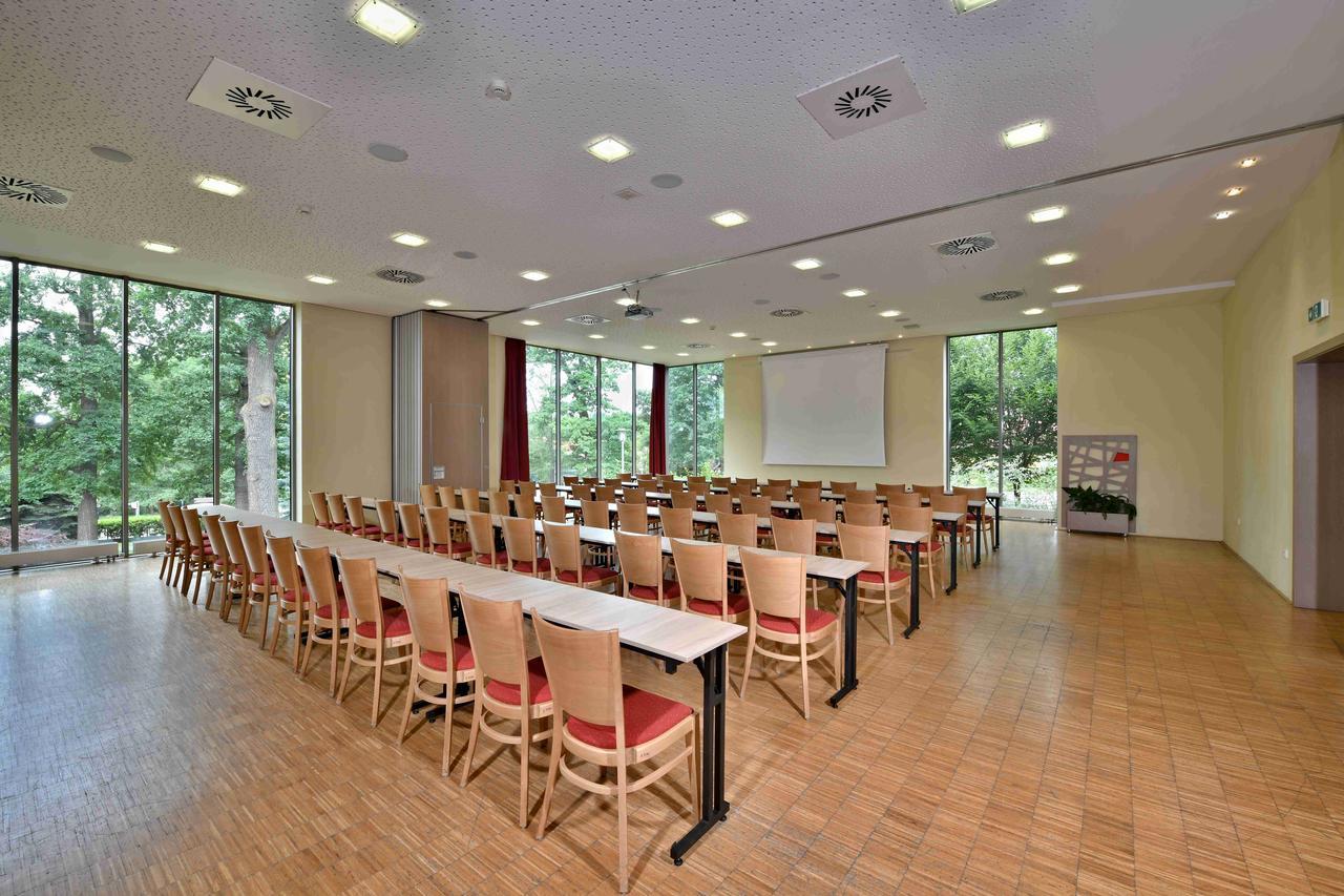 Lh Parkhotel Hluboka Nad Vltavou Congress & Wellness Экстерьер фото