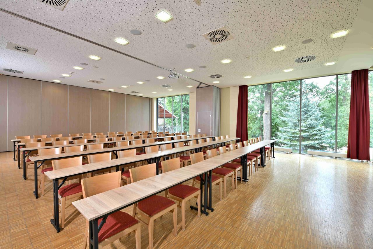 Lh Parkhotel Hluboka Nad Vltavou Congress & Wellness Экстерьер фото